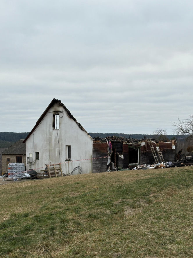 Pożar w Wigilię zabrał im dach nad głową. Trwa zbiórka na kontener mieszkalny dla pana Kazimierza i jego żony