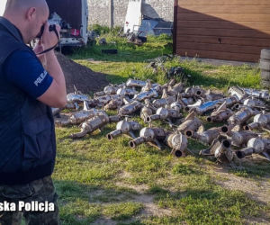 Policjanci zabezpieczyli 150 katalizatorów 