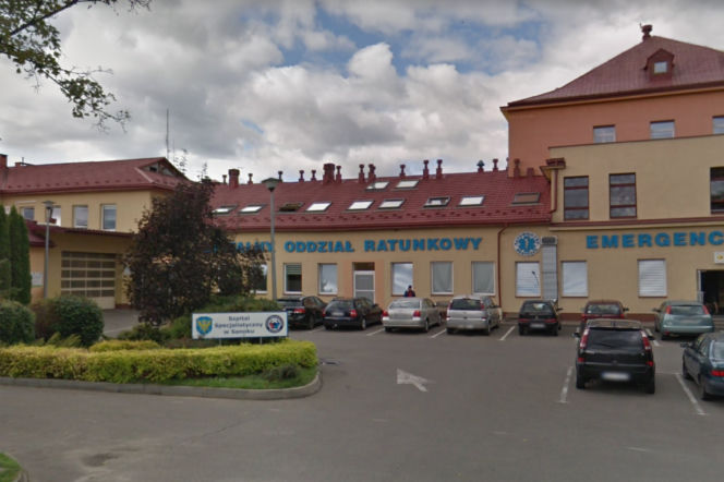 Szpital w Sanoku z widocznym oddziałem ratunkowym. O jego długach przeczytasz na Eska Rzeszów.