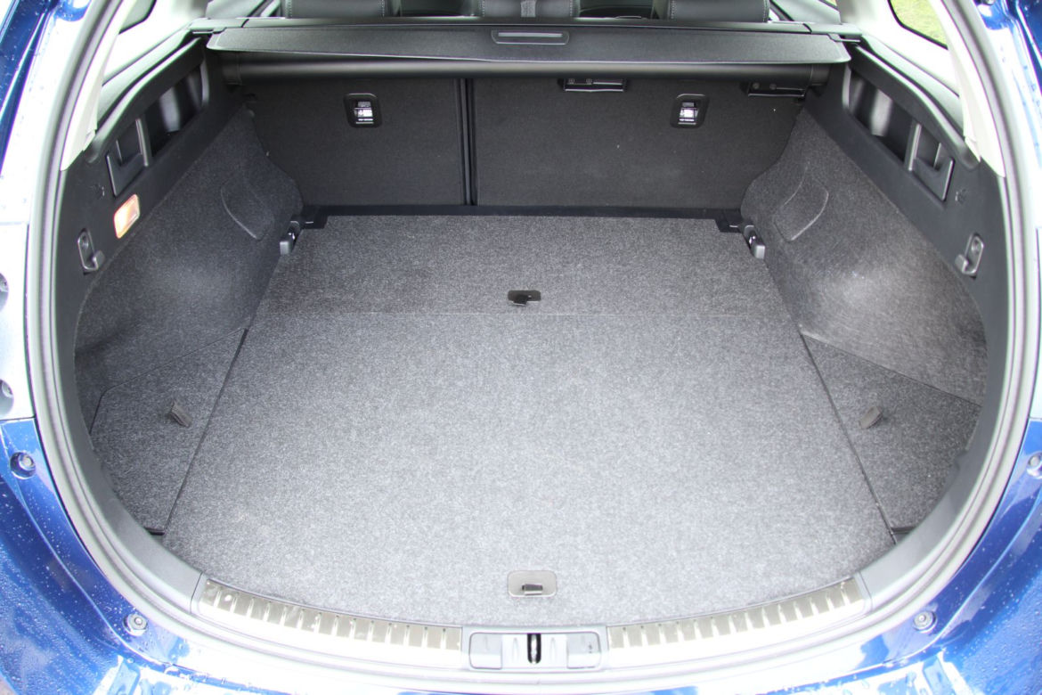 Toyota Auris Touring Sports lifting
