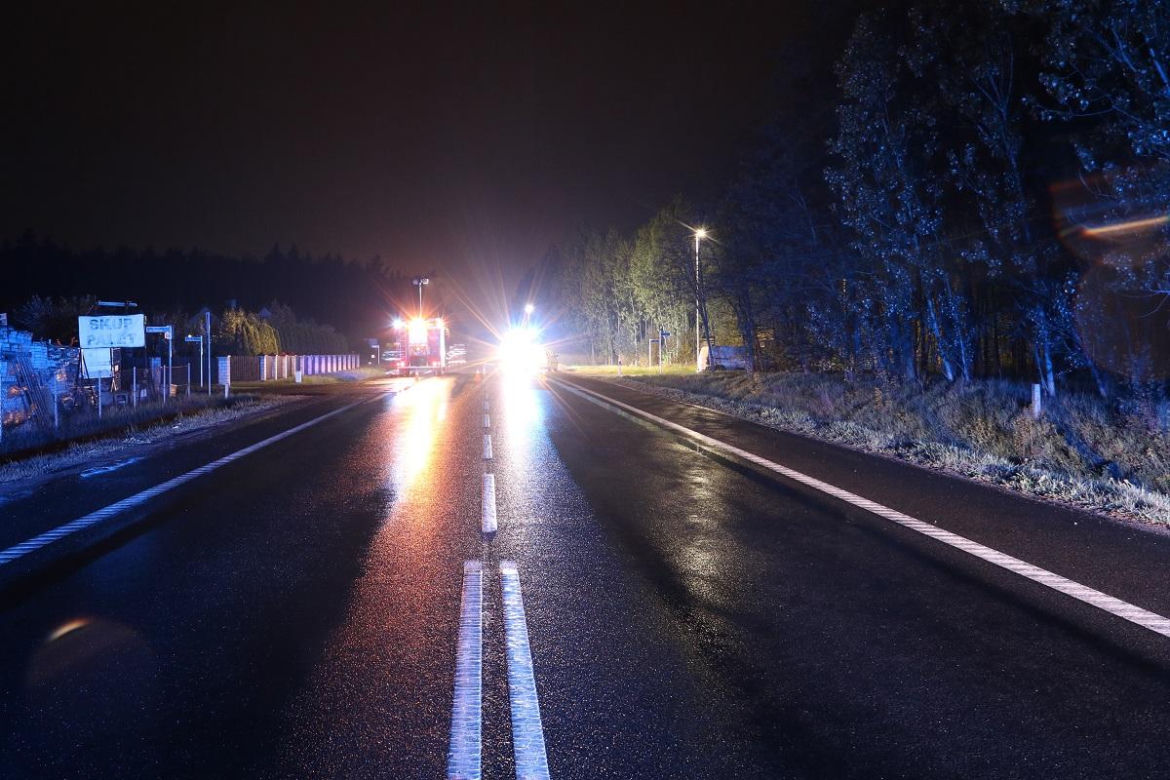Nie żyje 59-latka, wjechał w nią rozpędzony kierowca osobówki. Policjanci mówią o jednym szczególe