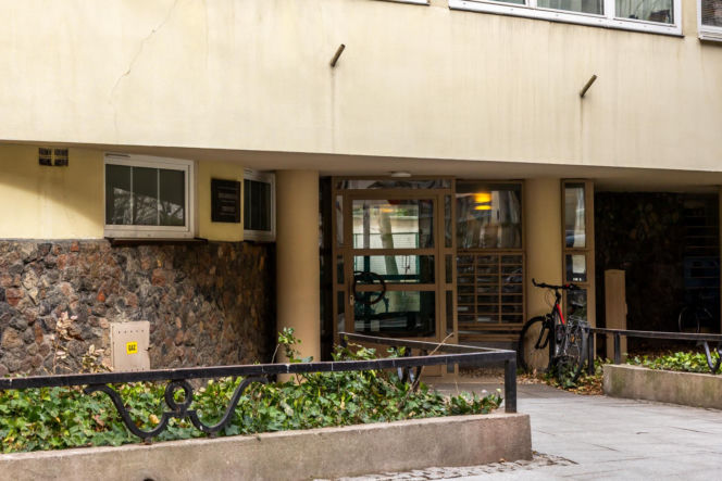 Dom Pod Żaglem na Alei Przyjaciół w Warszawie