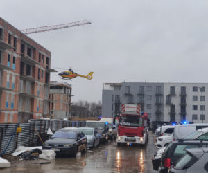 Dźwig przewrócony przez nawałnice w Krakowie