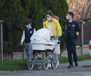 Pierwszy spacer Małgorzaty Rozenek z dziećmi po kwarantannie
