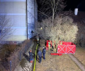 Nocny pożar w bloku zebrał śmiertelne żniwo. Nie żyje jedna osoba