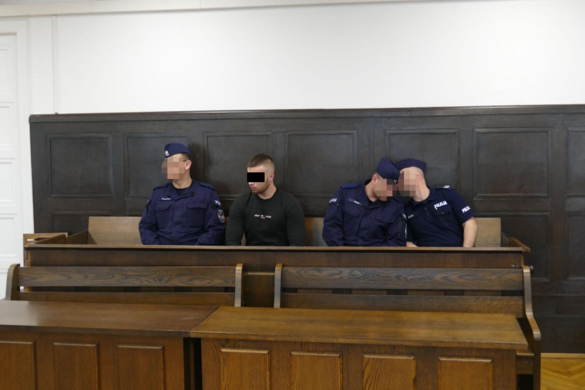 Wypchnął Olę z okna, bo nie chciała do niego wrócić. Drzewa uratowały jej życie