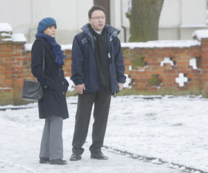 Ojciec Mateusz 11 sezon. Ksiądz Antek (Zbigniew Zamachowski), Lucyna (Agnieszka Suchora)