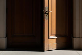 Złodzieje okradają plebanie pod Radomiem. Duchowni drżą ze strachu przed tajemniczym Audi?