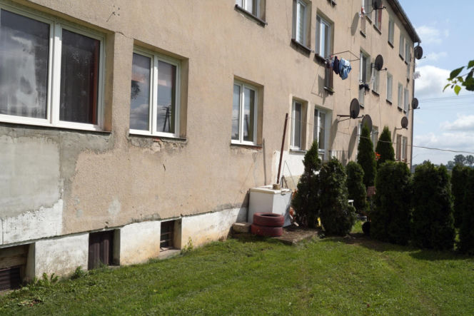 Strzały o świcie na spokojnej wsi! 28-latek walczy o życie, sprawca miał arsenał broni