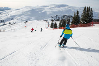 Bezpieczeństwo narciarzy. Co musisz wiedzieć przed wyjazdem na stok?