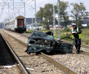 Janówek: Pociąg uderzył w auto pod Nowym Dworem Mazowieckim. Stały pociągi z Warszawy do Gdańska ZDJĘCIA