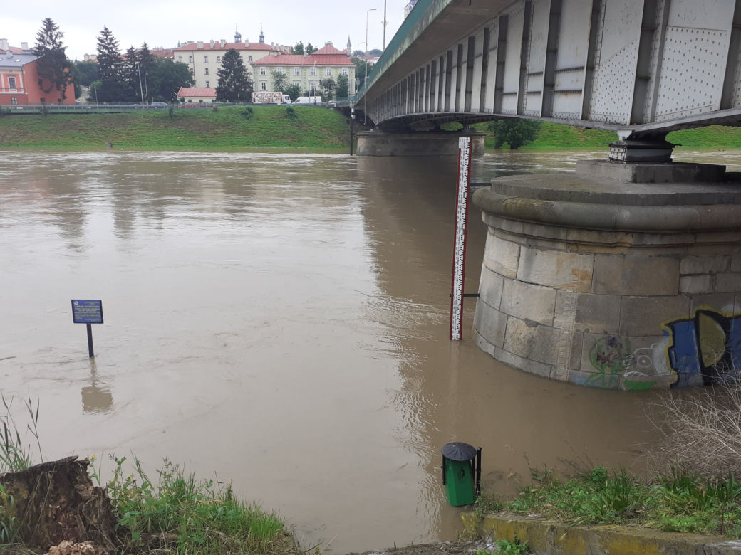 Podwyższony stan wody na Sanie w Przemyślu
