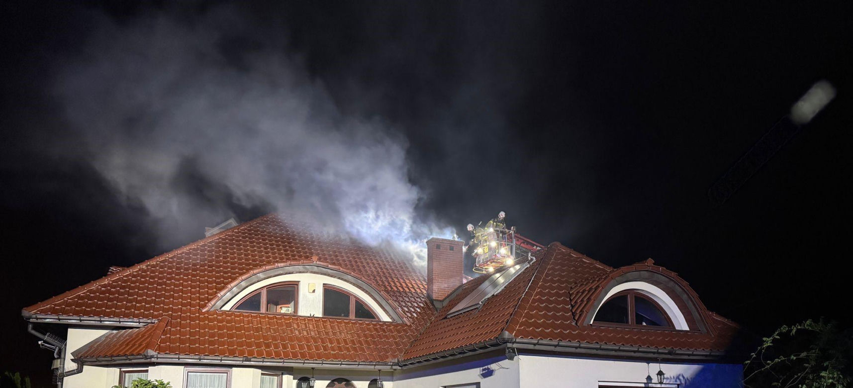 Dramatyczna akcja gaśnicza. W środku płonącego domu znaleźli zwęglone ciało