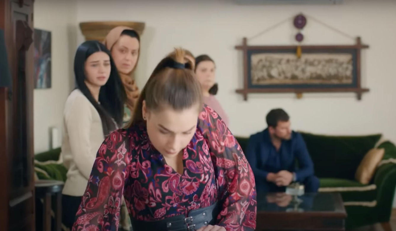 Sila postanowi wyznać Kuzeyowi prawdę i nagra dla niego specjalny filmik, ale Cavidan zdoła usunąć go z komputera.