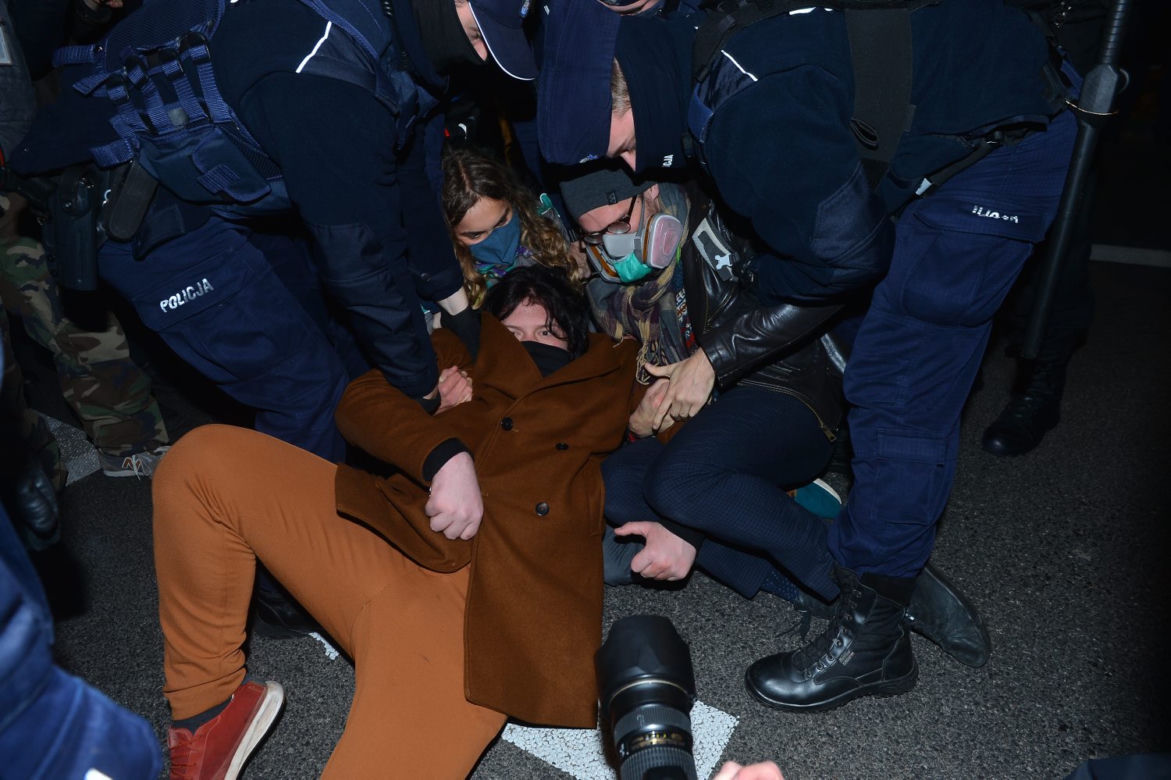 Manifestacja przed siedzibą MEN