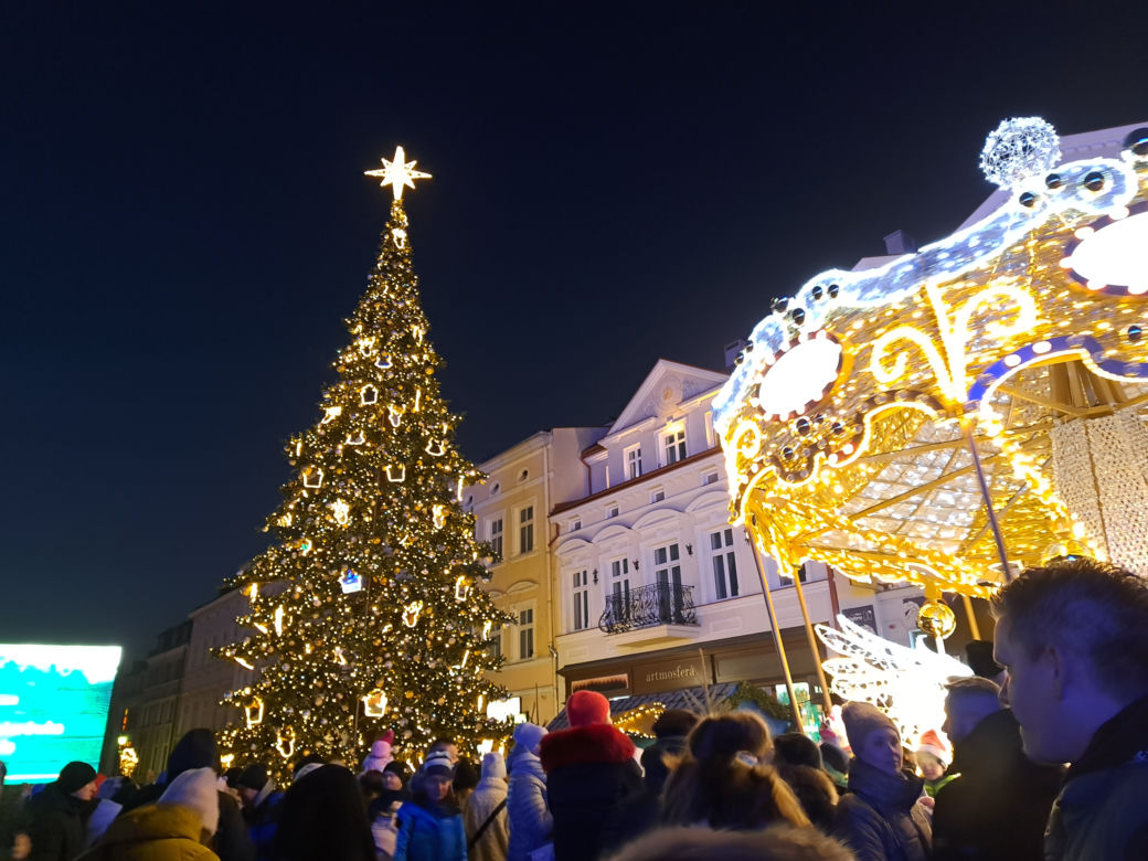 Świąteczne Miasteczko w Rzeszowie. Rynek rozbłysnął milionem światełek!
