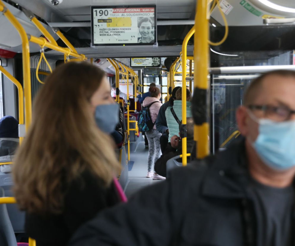 Komunikacja miejska w Warszawie w Sylwestra i Nowy Rok. Jak kursują autobusy, tramwaje i metro?