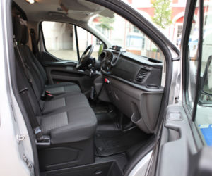 Policyjny Ford Transit za 300 tys. złotych