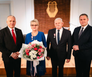 Złoty Gody par małżeńskich w Siedlcach - wręczenie pamiątkowych medali