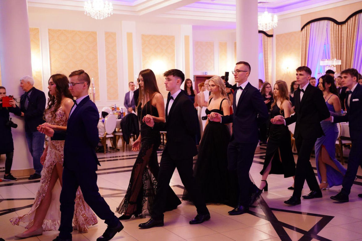 Uczniowie ZSP nr 6 w Siedlcach bawili się na studniówce. Zobacz zdjęcia!