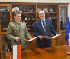 Podpisanie umowy pomiędzy UTH a Wojskowym Instytutem Techniki Pancernej i Samochodowej w Sulejówku