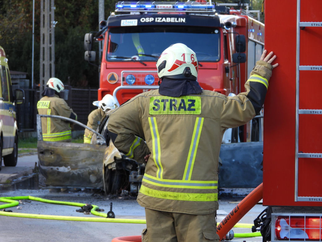 Truskaw. Auto stanęło w ogniu, kierowca się palił