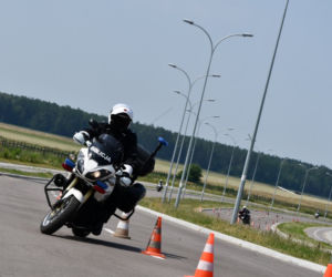 Białystok. Szkolenie policyjnych motocyklistów