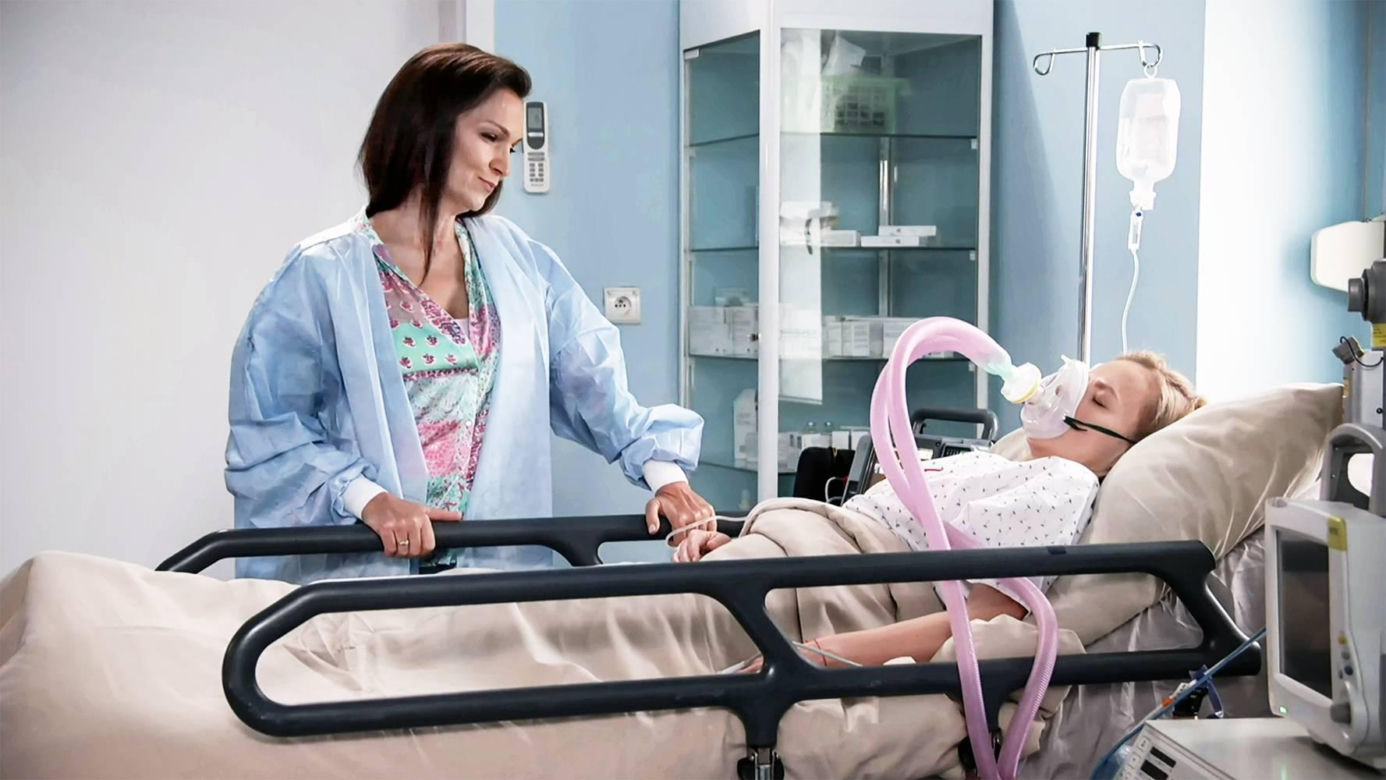Pierwsza miłość odc. 4123. Izabela (Olga Bończyk), Marysia (Aneta Zając)