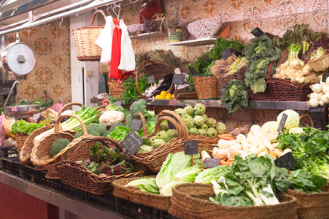 Green market, zielony bazarek, warzywa, owoce,