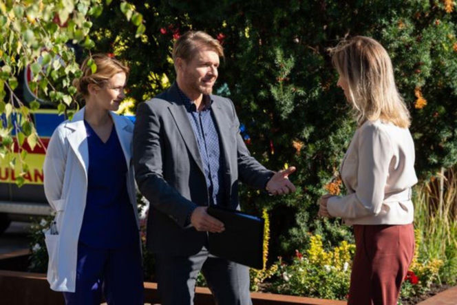 Na dobre i na złe odc. 975. Anita (Katarzyna Ankudowicz), Maks Beger (Tomasz Ciachorowski), Gloria (Aleksandra Grabowska)