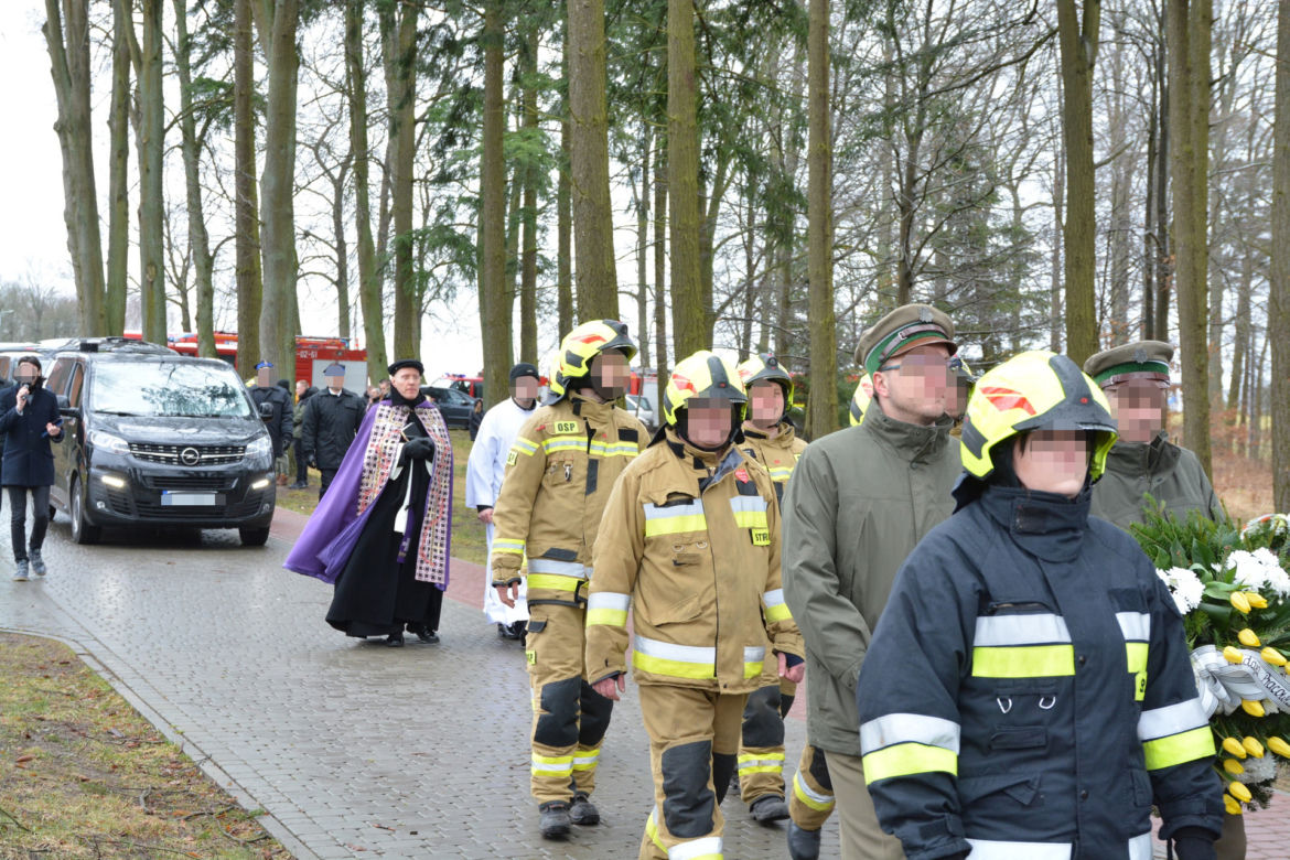 Pogrzeb polskich strażaków. Nawet niebo płakało. Bracia Kacper i Dawid zginęli w Belgii