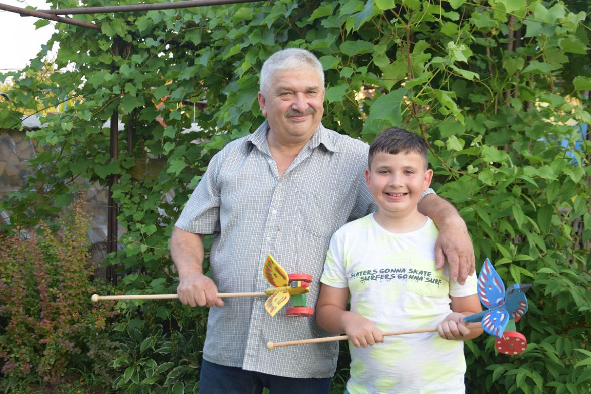 Ptaki Klepaki ciągle jeżdżą po podwórku Jana Dudziaka z Brzózy Stadnickiej 