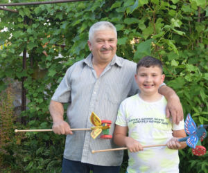 Ptaki Klepaki ciągle jeżdżą po podwórku Jana Dudziaka z Brzózy Stadnickiej 