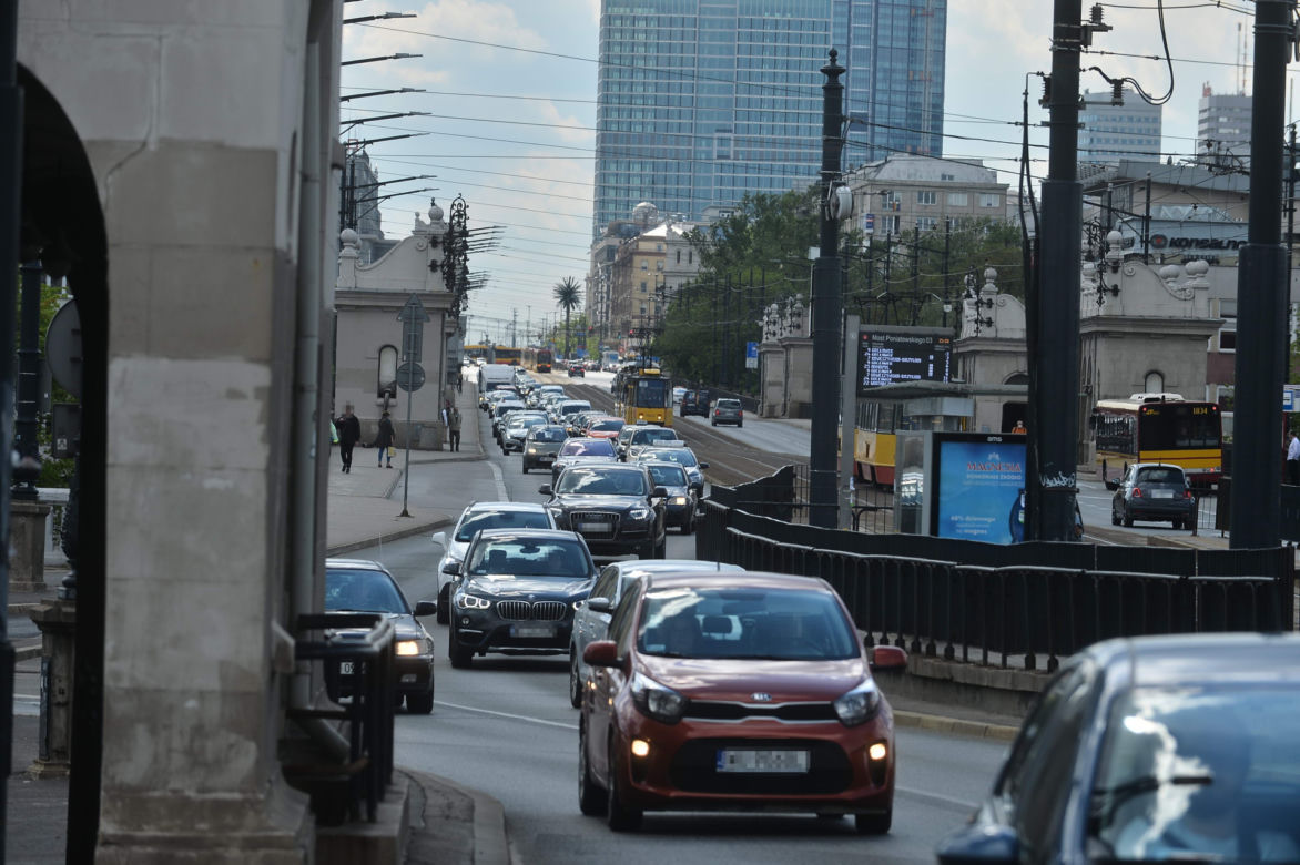 Wyrzucą diesle z centrum?! Warszawa chce "Strefy Czystego Transportu"