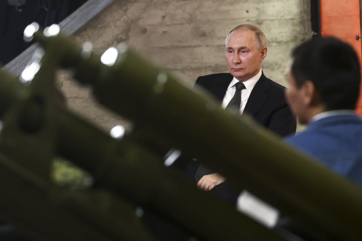 Putin chowa się w pancernym pociągu