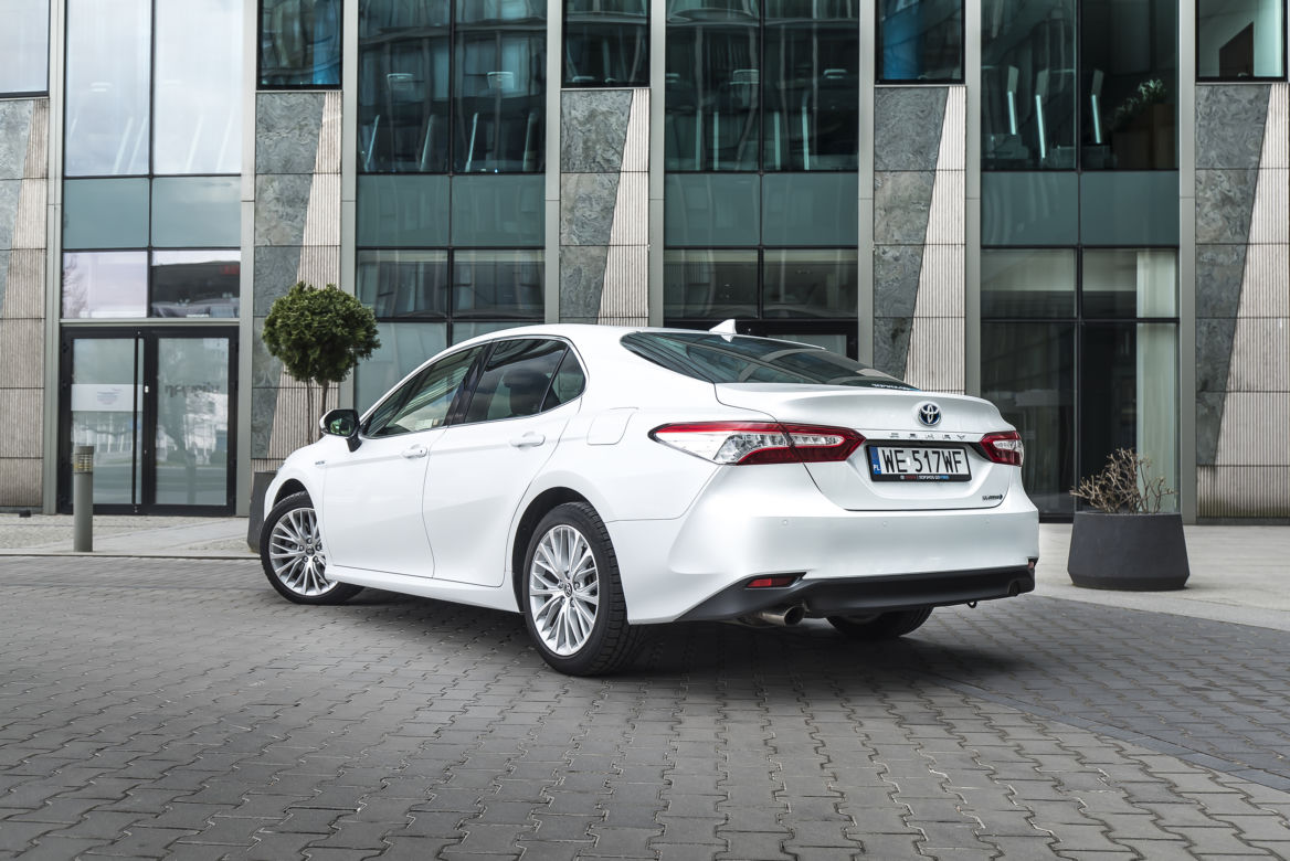 Toyota Camry 2.5 Hybrid 218 KM e-CVT Executive + VIP
