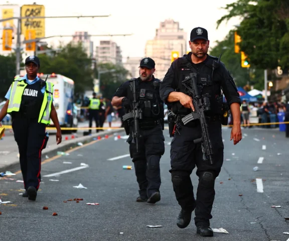 Strzały w tłumie podczas festiwalu! Policja szuka uzbrojonych sprawców