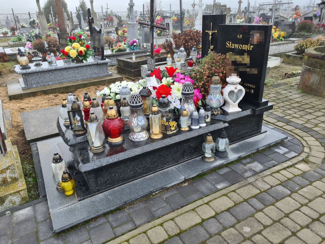 Groby 5 młodych ludzi, którzy zginęli w Boże Narodzenie w Tryńczy [ZDJĘCIA]