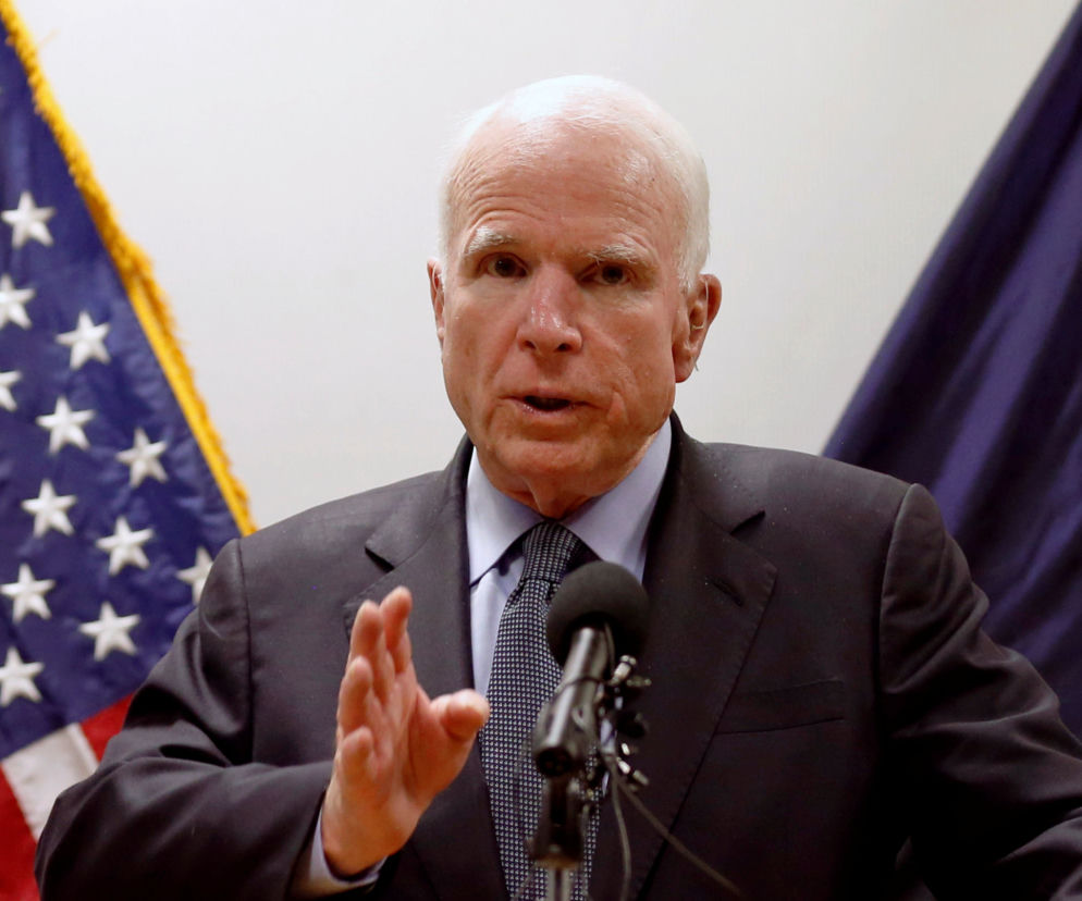 JOHN MCCAIN GANI POLSKĘ.