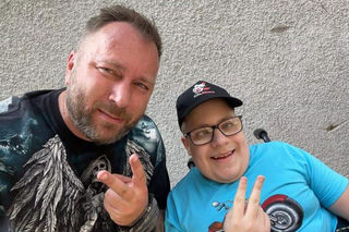 Gabryś przeszedł 17 operacji, tylko na twarzy i dłoniach nie ma blizn. Jego pają jest pomoc innym!