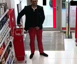 Złodziej drogich perfum poszukiwany! Policja z Nakła prosi o pomoc [ZDJĘCIA]