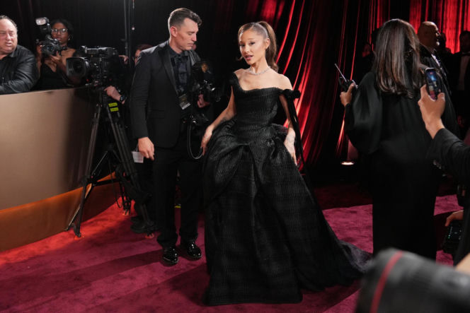 Pamela znów jest blondynką! Zobacz kreacje ze Złotych Globów