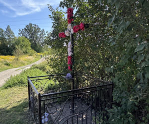 Lepiej zejść mu z drogi. Wojciech K. zniszczył krzyż przy kapliczce