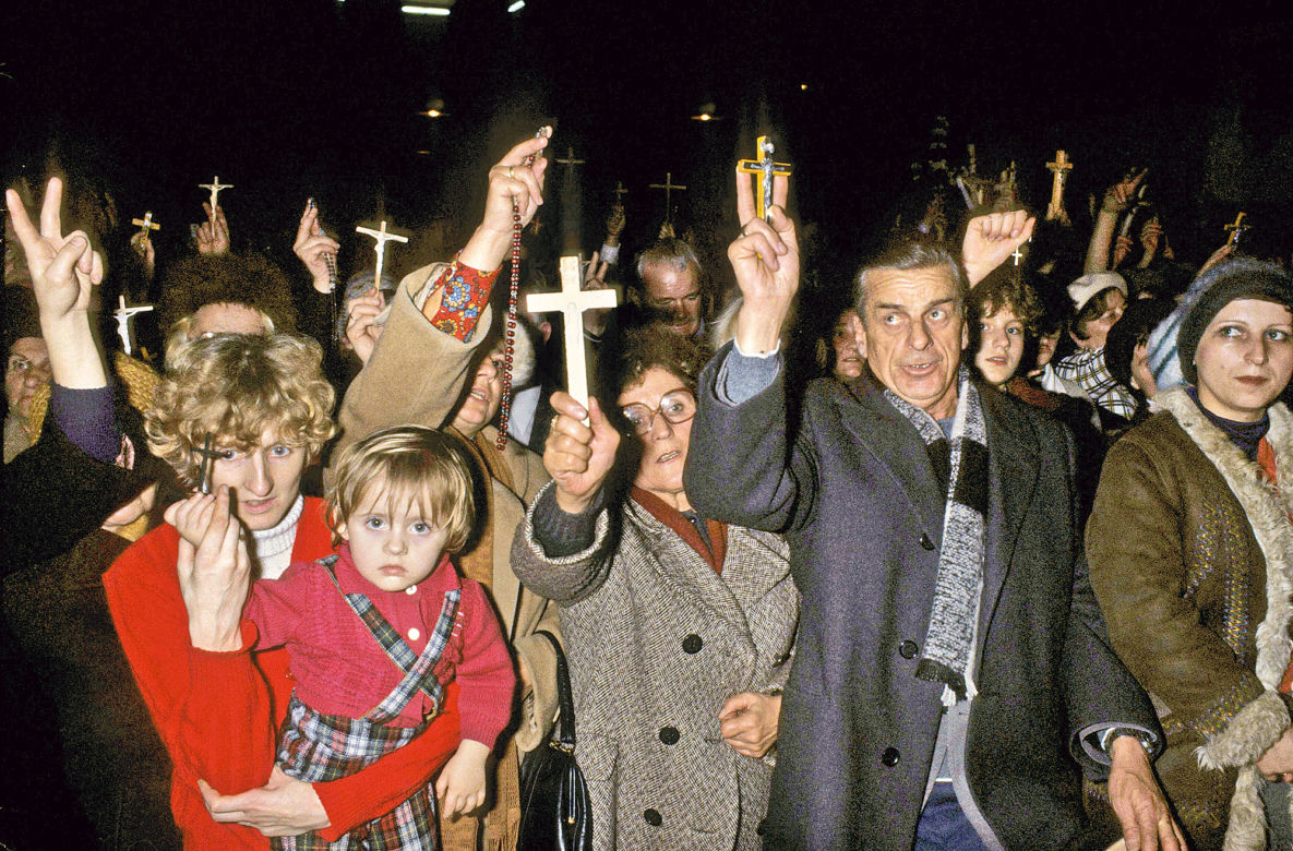 Msza odprawiana w intencji internowanych w stanie wojennym, Podkowa Leśna, luty 1982.