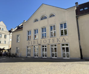 Nowa propozycja bibliotekarzy. Letnia Strefa Czytania przed Starym Ratuszem w Olsztynie