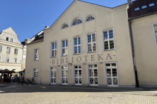 Nowa propozycja bibliotekarzy. Letnia Strefa Czytania przed Starym Ratuszem w Olsztynie