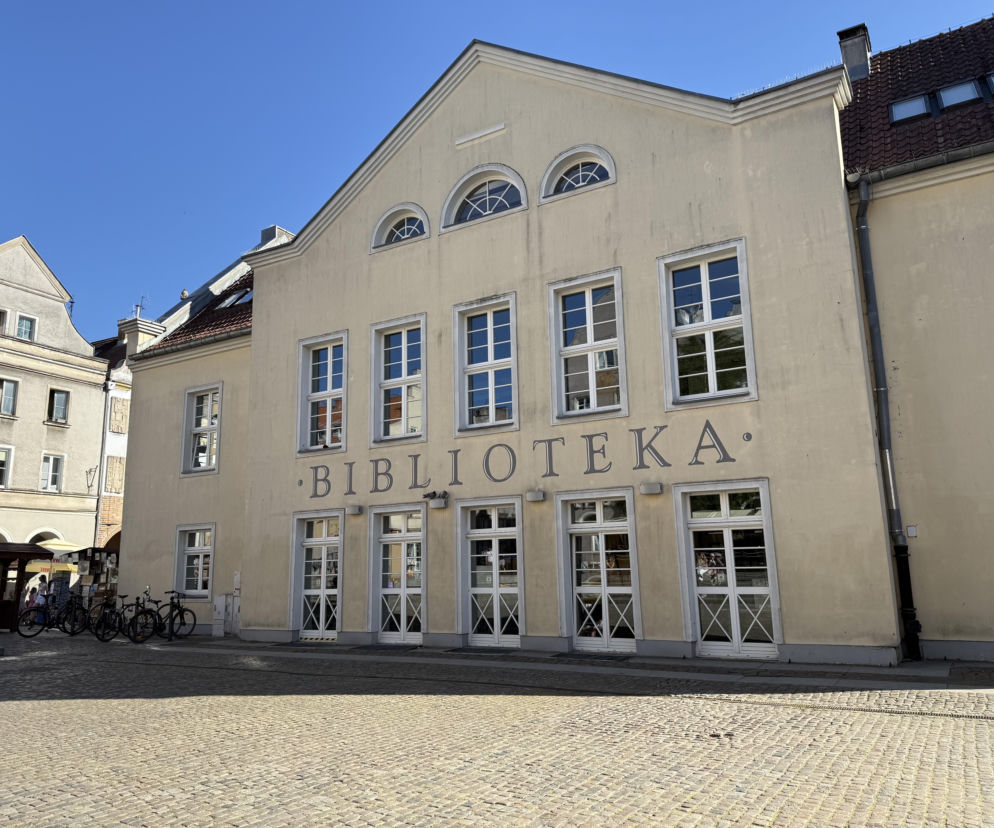 Nowa propozycja bibliotekarzy. Letnia Strefa Czytania przed Starym Ratuszem w Olsztynie