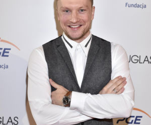 Od nastolatka z Na Wspólnej do eleganckiego mężczyzny. Tak zmieniał się Jakub Wesołowski