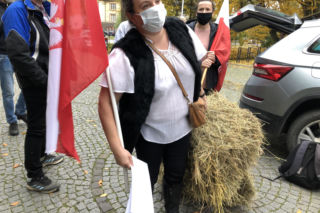 Protest rolników w Szczecinku. Do biura PiS przyjechali z sianem [FOTO,WIDEO]