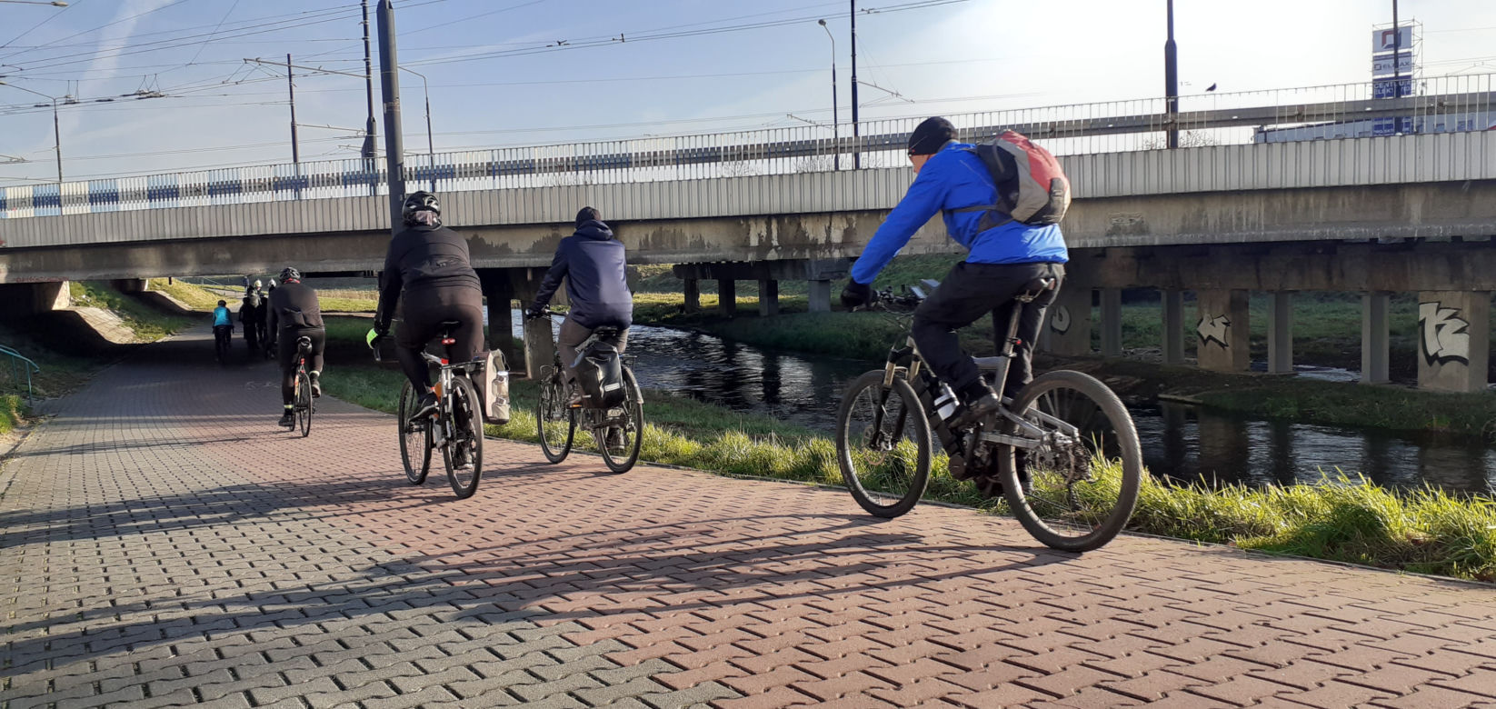 Lubelscy rowerzyści wyruszyli. Pokonają 103 kilometry w 103. rocznicę odzyskania niepodległości [GALERIA]